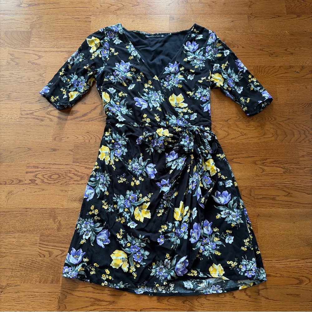 Abercrombie Wrap Mini Dress Short Sleeve Black Floral Yellow Purpple  XS Tie V